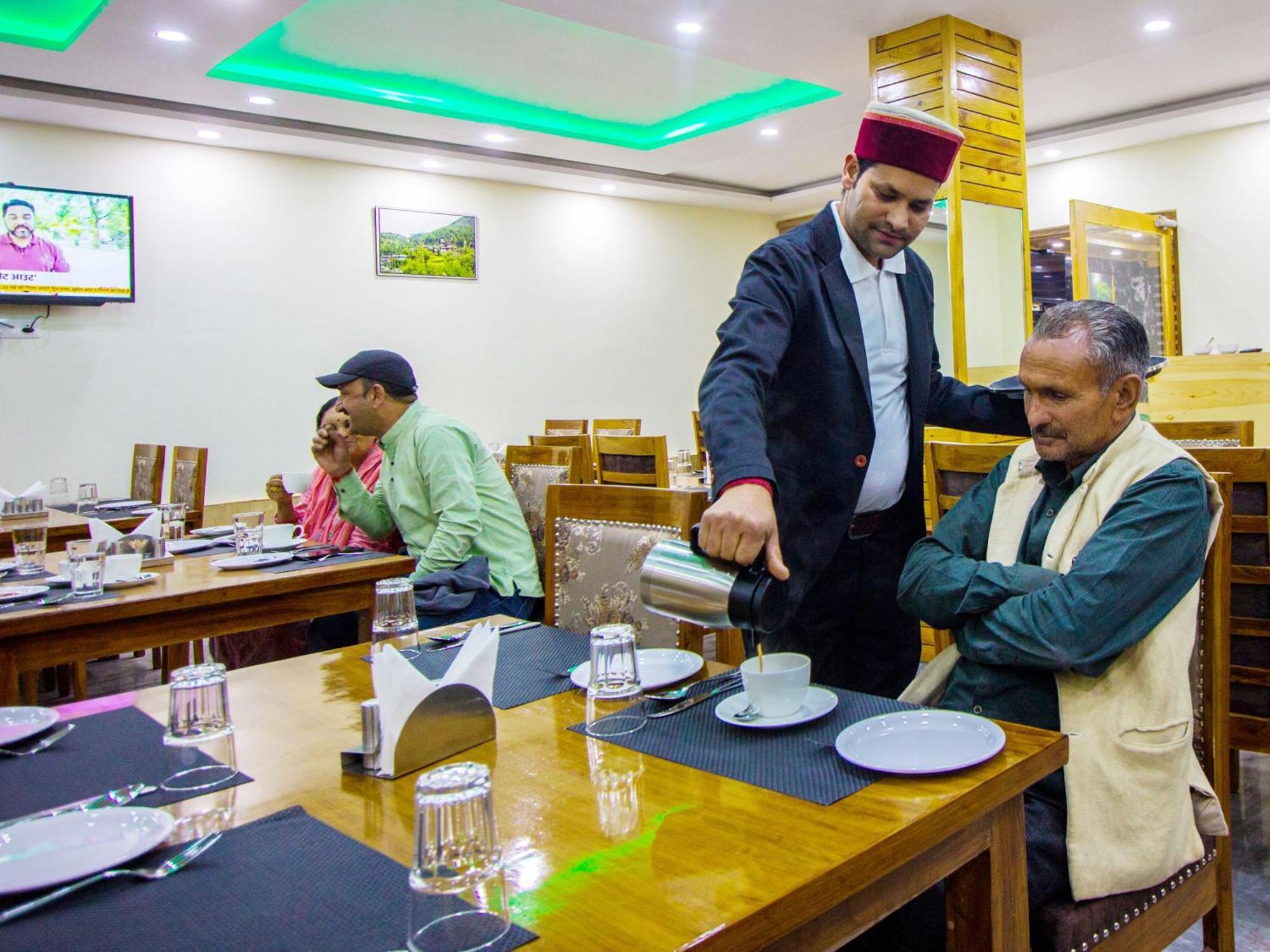 Swastik Grand Manali Hotel Luaran gambar