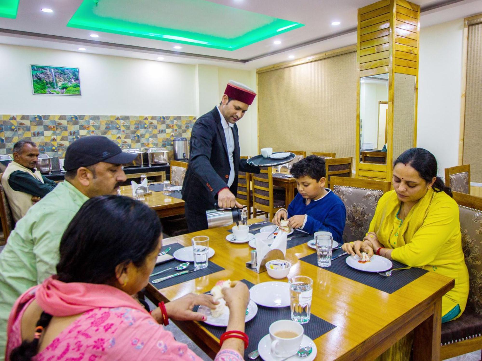 Swastik Grand Manali Hotel Luaran gambar