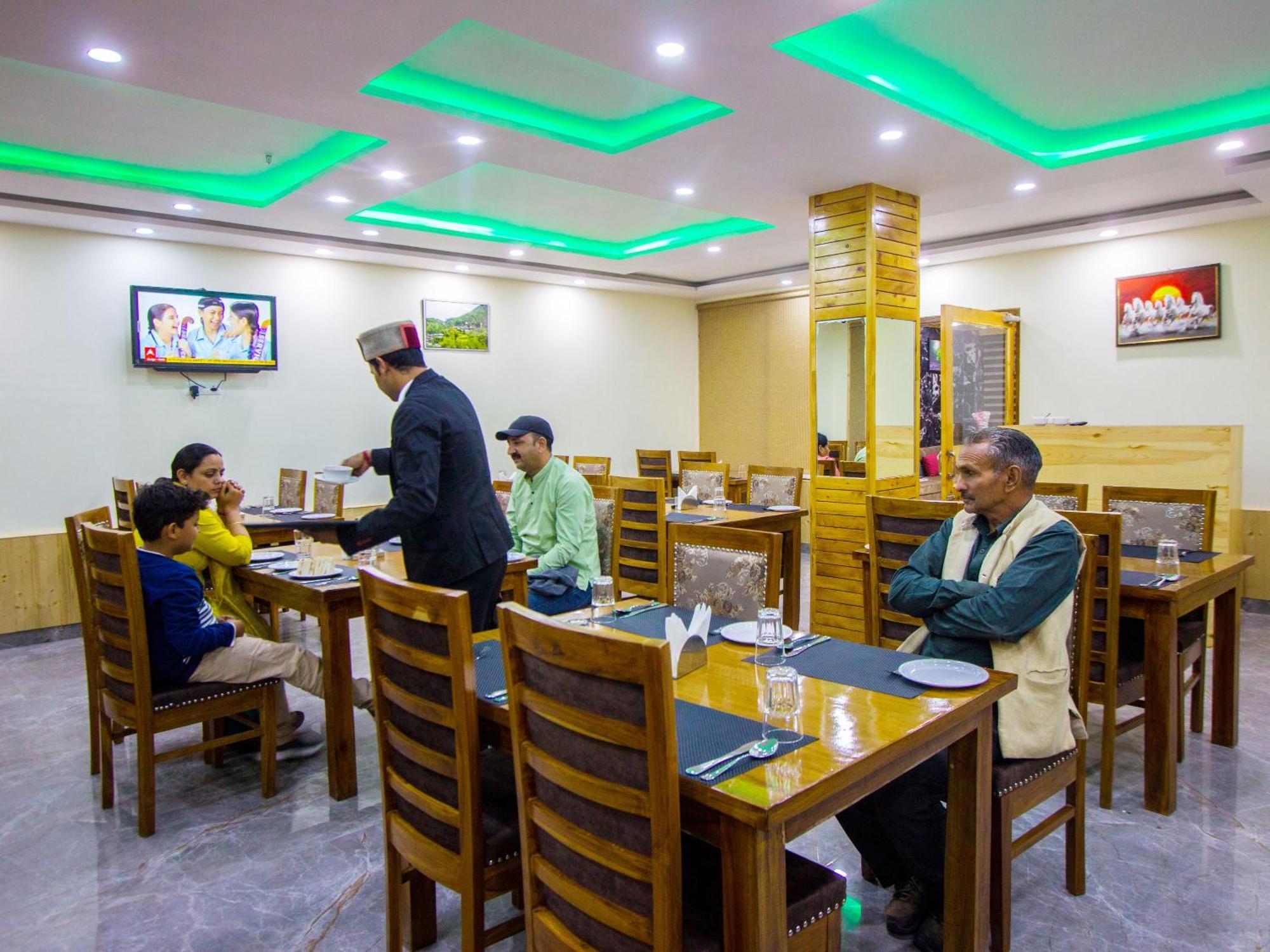 Swastik Grand Manali Hotel Luaran gambar