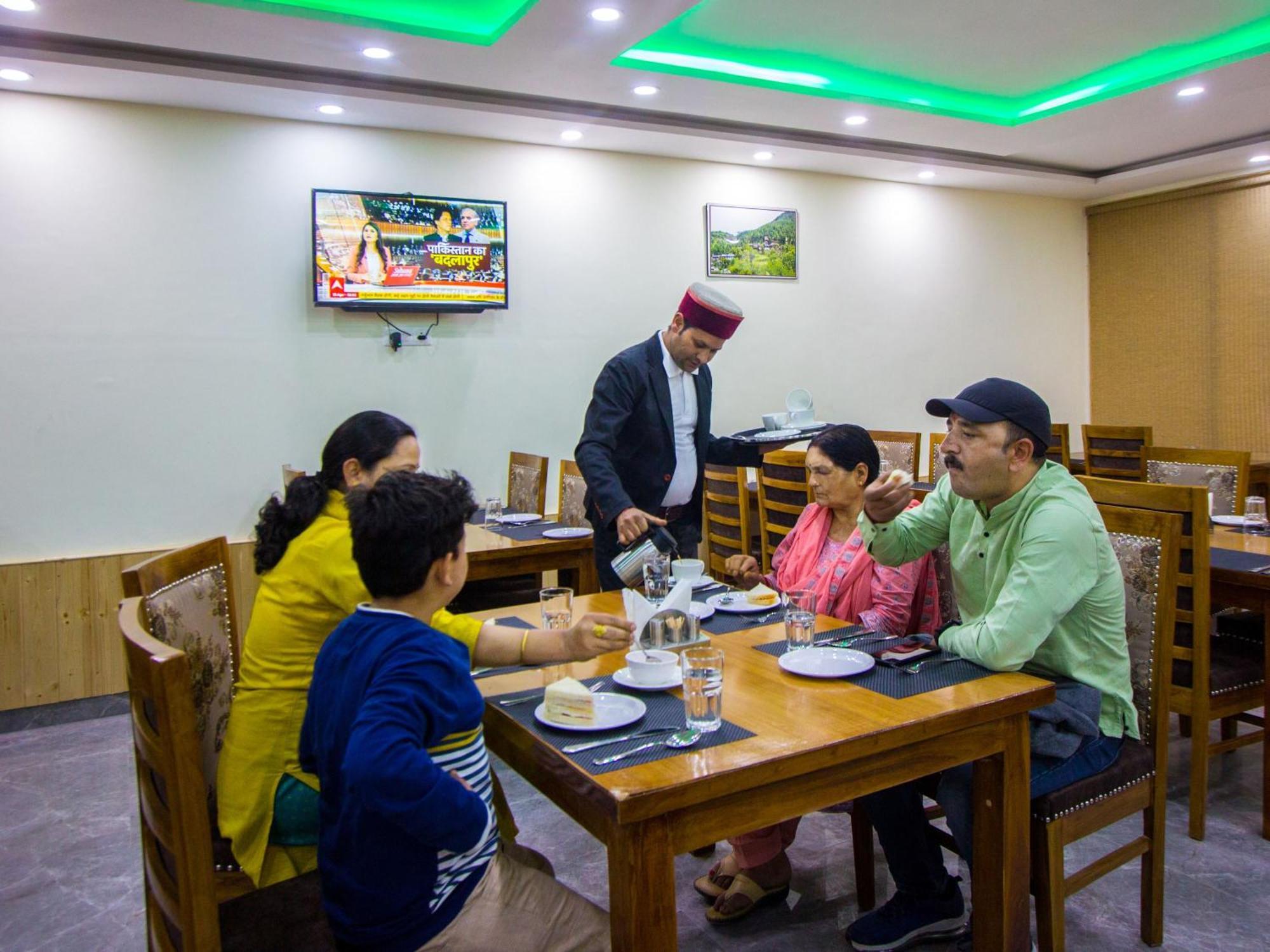 Swastik Grand Manali Hotel Luaran gambar